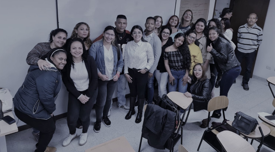 Programas sociales de AmCham Colombia en 2022 beneficiaron 9.567 colombianos y 376 empresas del país.  